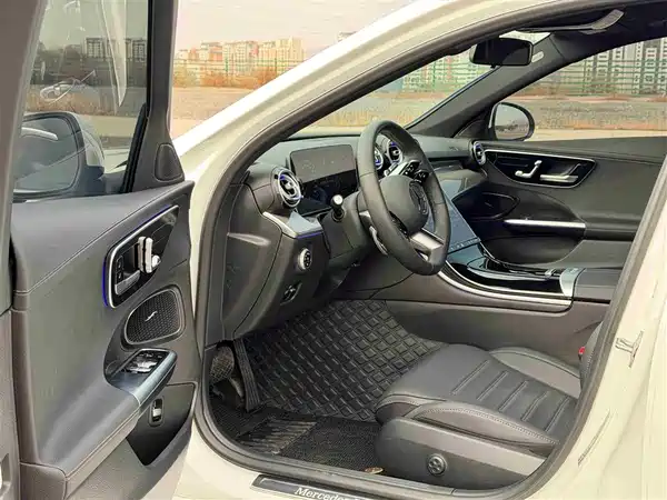 Mercedes-Benz C-Class 2025