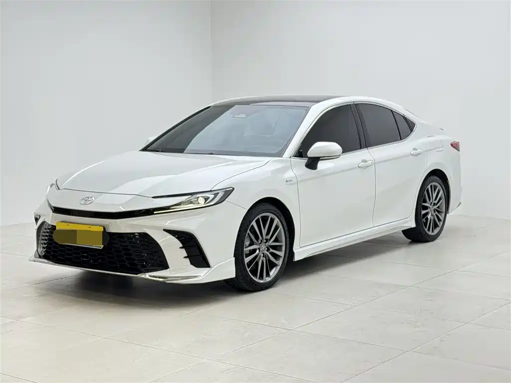 Toyota Camry 2025 — фото 2