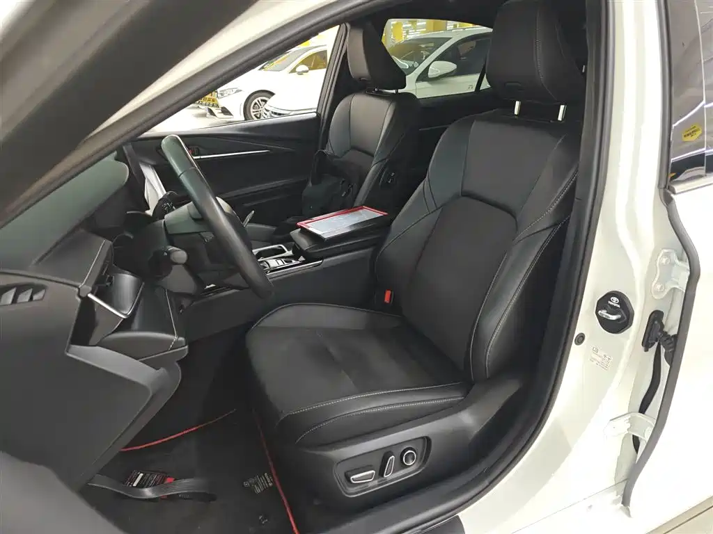 Toyota Camry 2025 — фото 10
