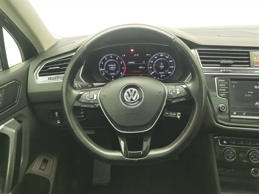 Volkswagen Tiguan 2017 — фото 11