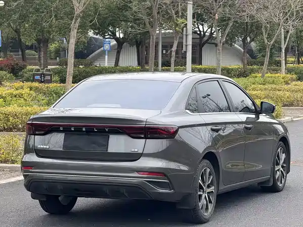 Geely Emgrand 2022