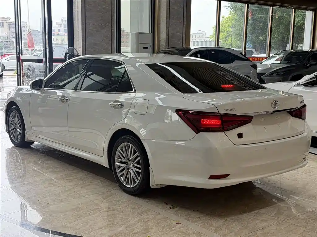 Toyota Crown 2015 — фото 5