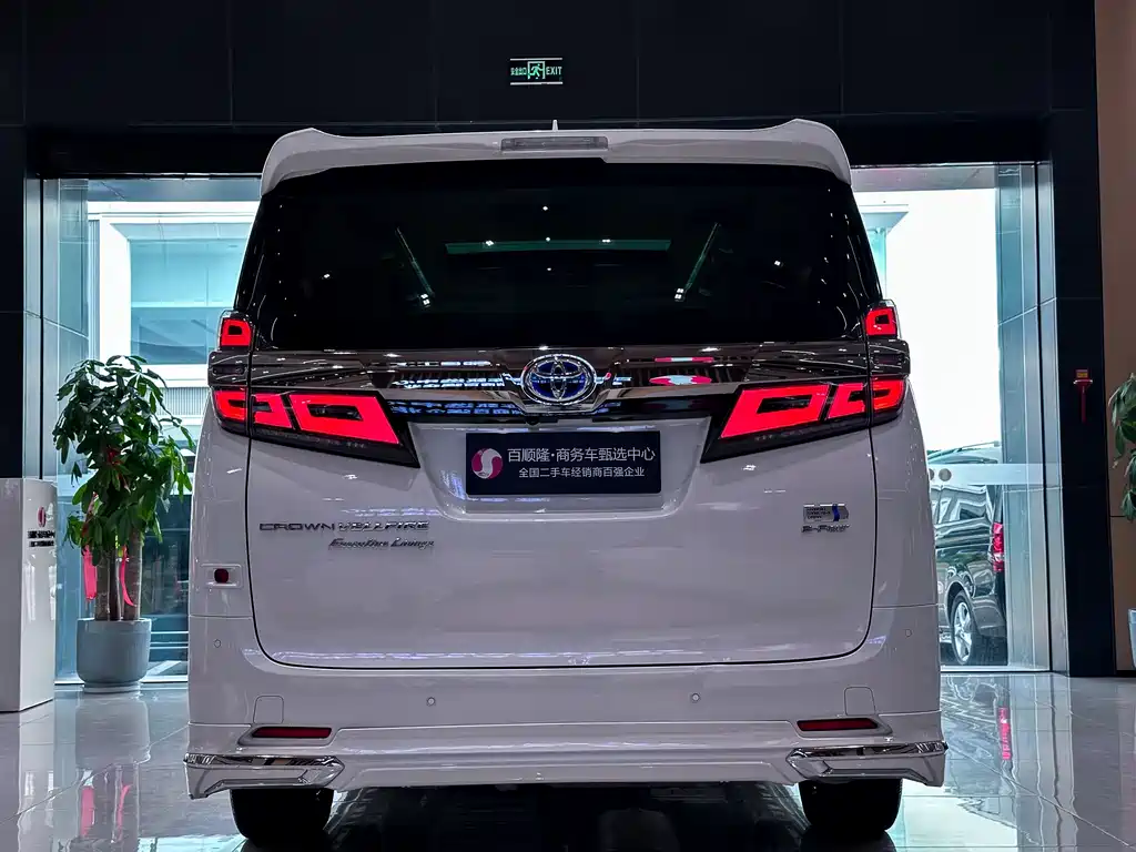 Toyota Vellfire 2022 — фото 5