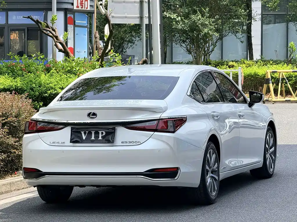 Lexus ES 2020 — фото 3