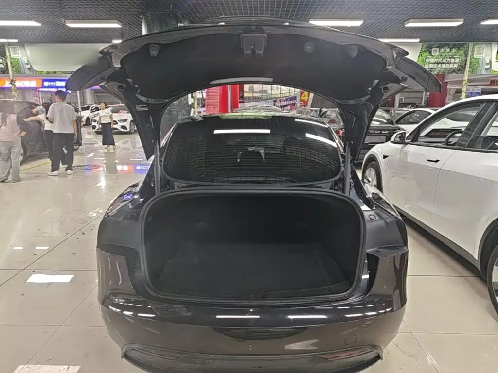 Tesla Model 3 2025 — фото 19