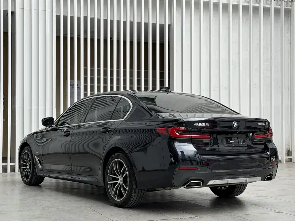 BMW 5 Series 2022 — фото 12