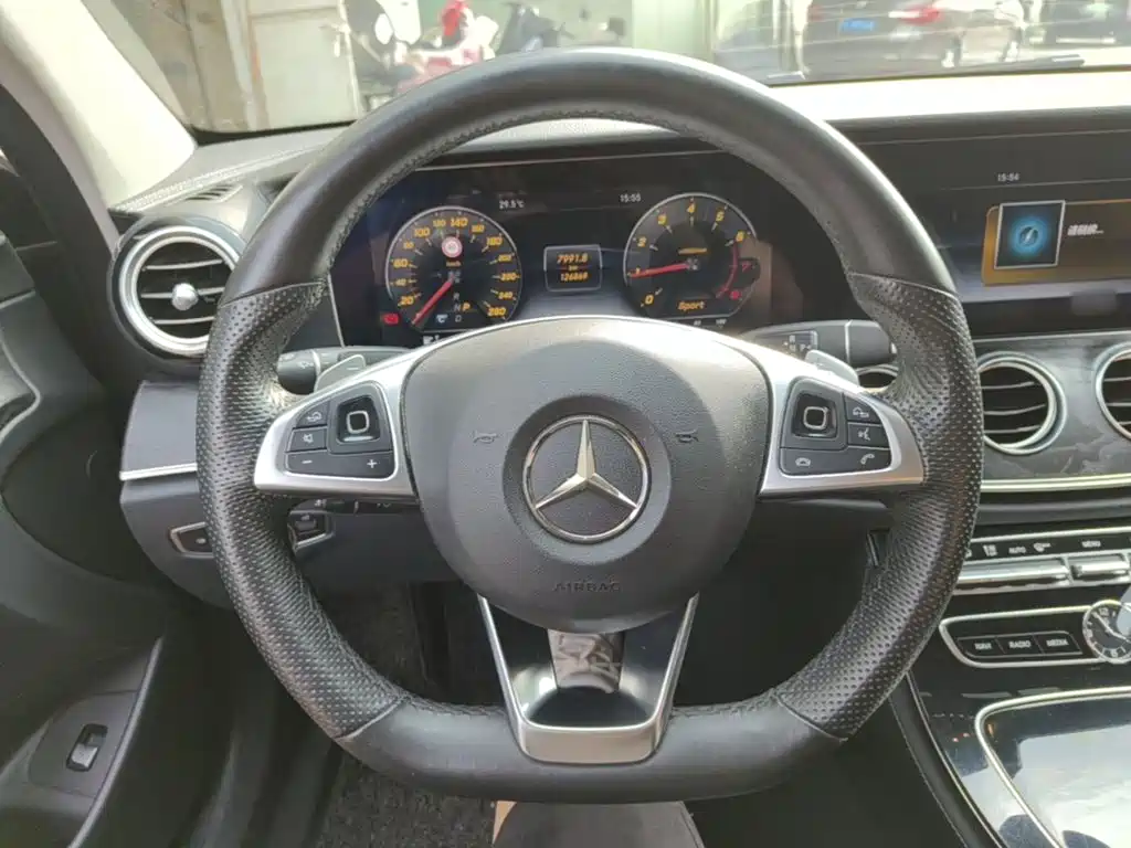 Mercedes-Benz E-Class 2016 — фото 11