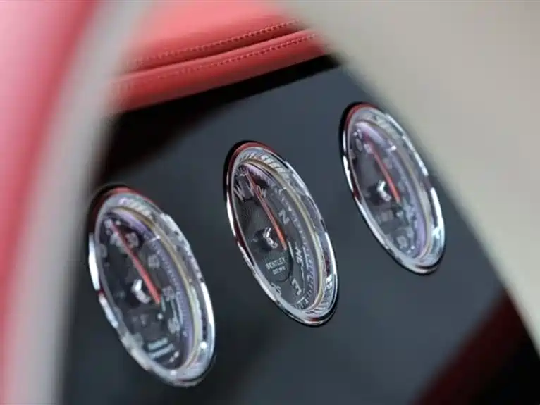 Bentley Continental 2023 — фото 19
