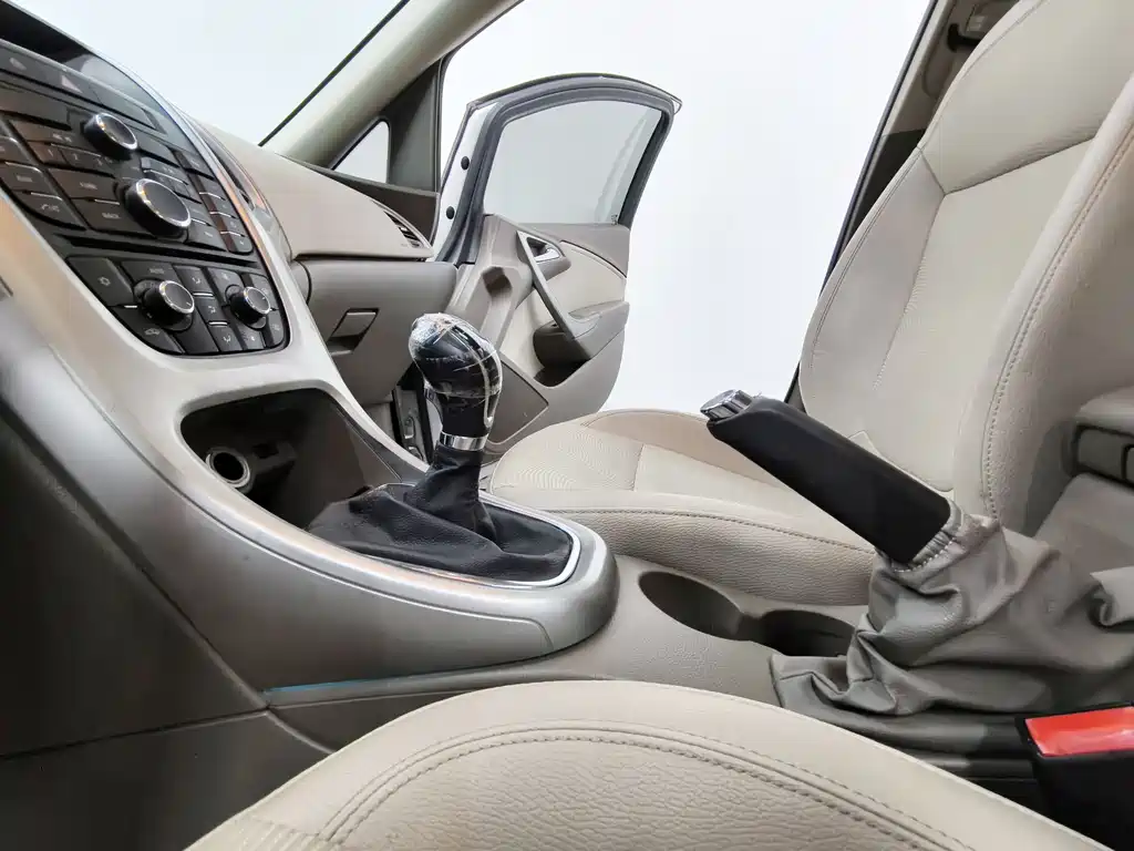 Buick Excelle 2014 — фото 12