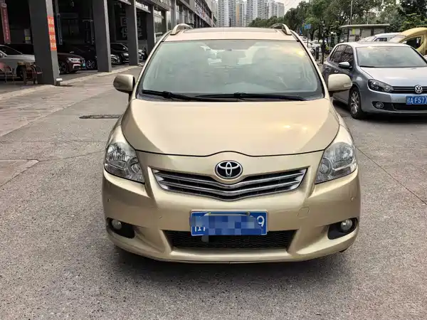 Toyota Yizhi 2012