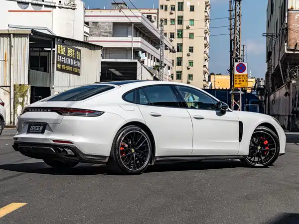 Porsche Panamera 2022