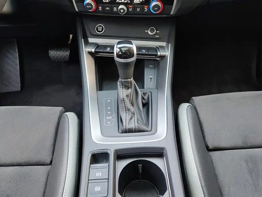 Audi Q3 2021 — фото 16