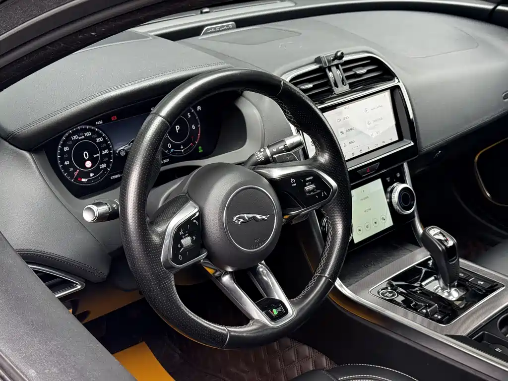 Jaguar XEL 2020 — фото 15