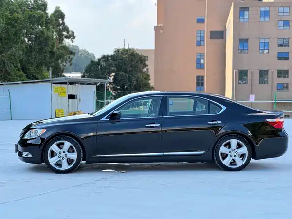 Lexus LS 2006
