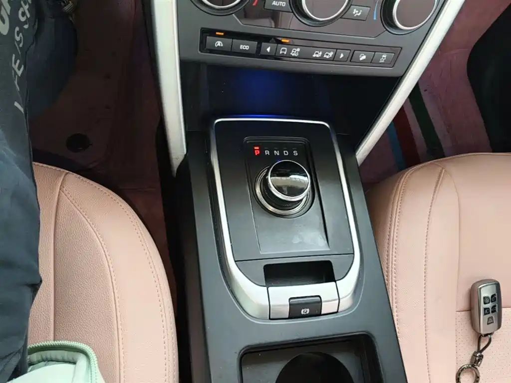 Land Rover Discovery Sport 2017 — фото 14