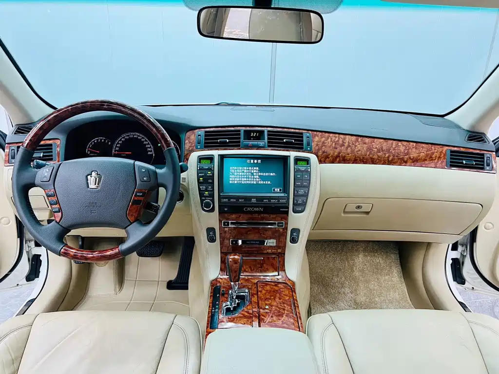 Toyota Crown 2005 — фото 11