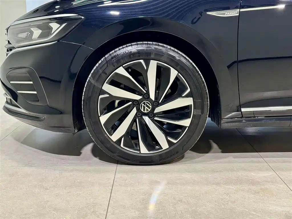 Volkswagen Passat 2025 — фото 11