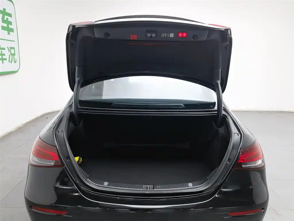 Mercedes-Benz E-Class 2023 — фото 16