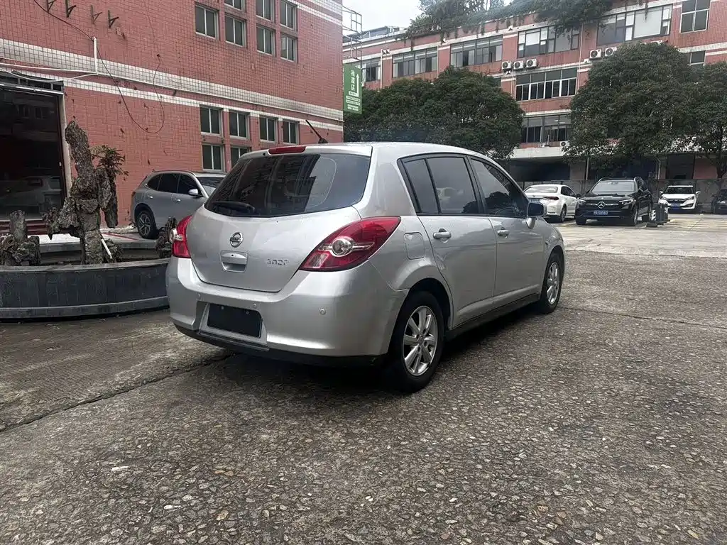 Nissan Tiida 2010