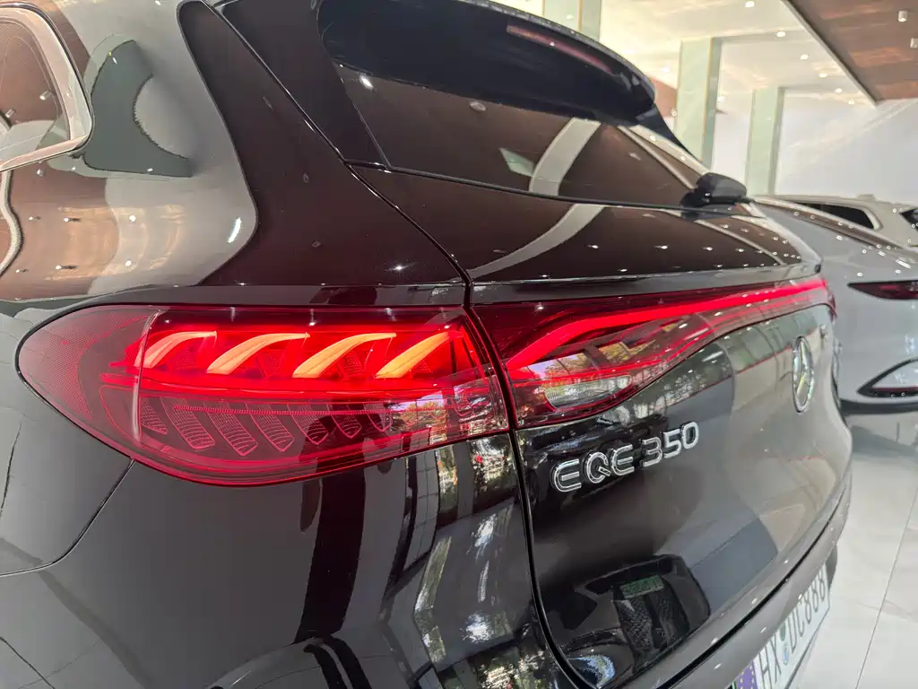 Mercedes-Benz EQE SUV 2023 — фото 11