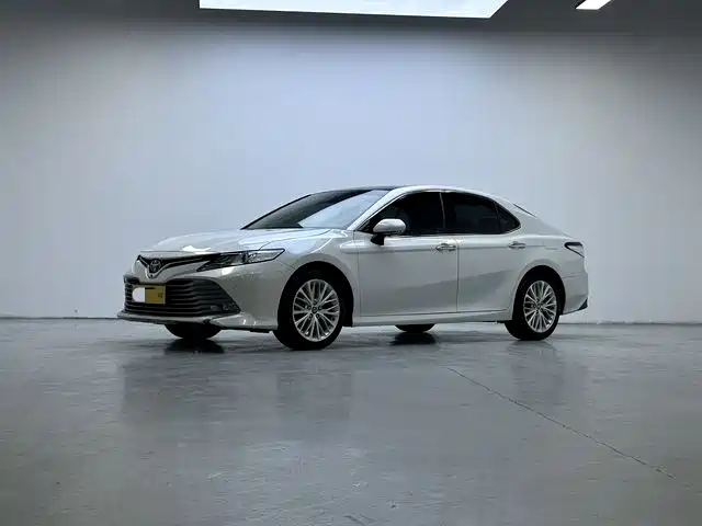 Toyota Camry 2020 — фото 2