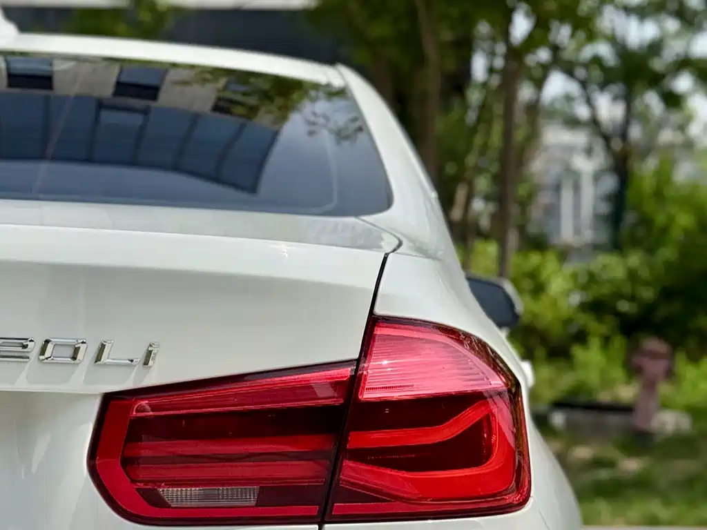 BMW 3 Series 2016 — фото 12