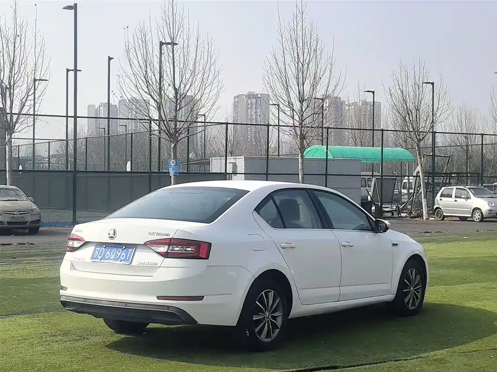 Skoda Octavia 2018 — фото 4
