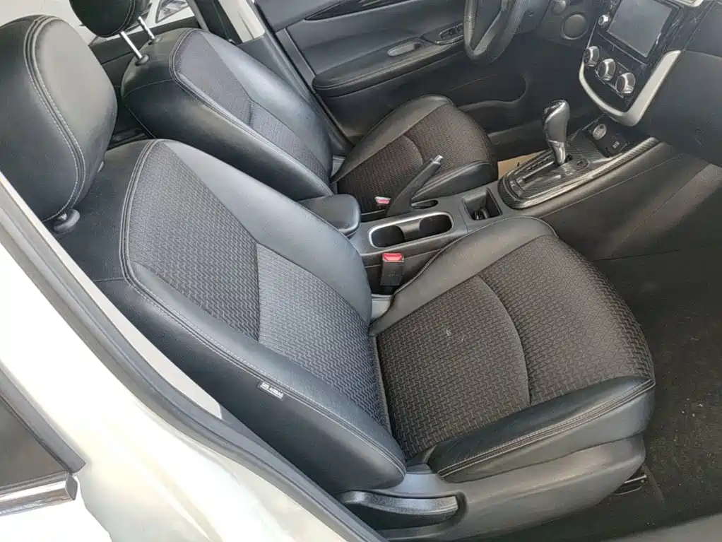 Nissan Tiida 2018 — фото 25