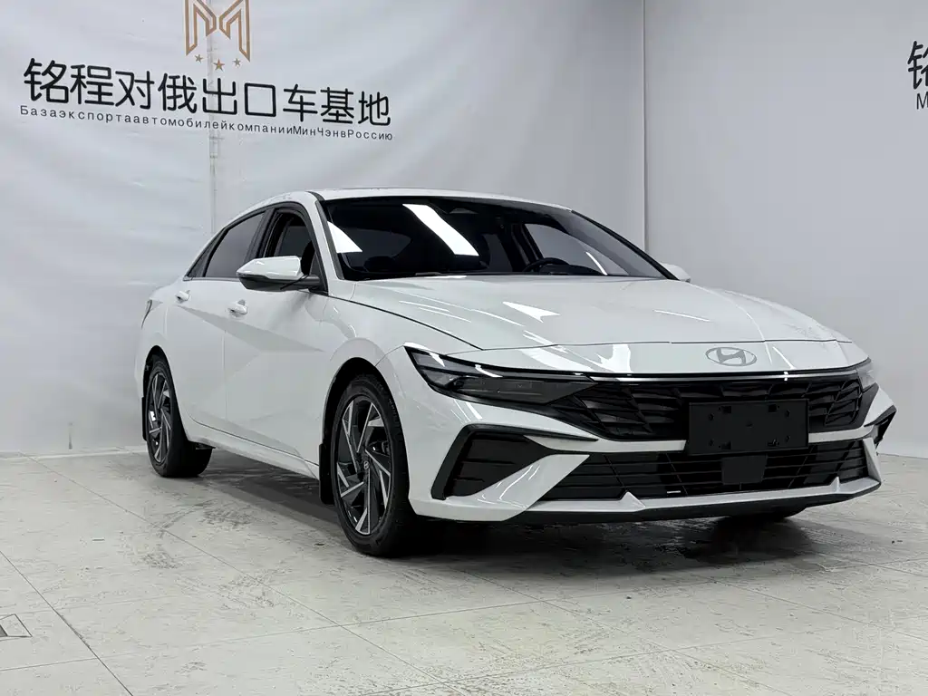 Hyundai Elantra 2023 — фото 3