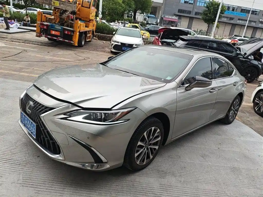 Lexus ES 2024 — фото 1