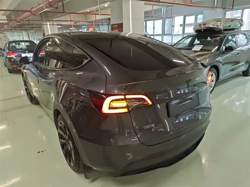 Tesla Model Y 2023 — фото 5