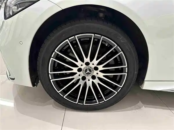 Mercedes-Benz C-Class 2025