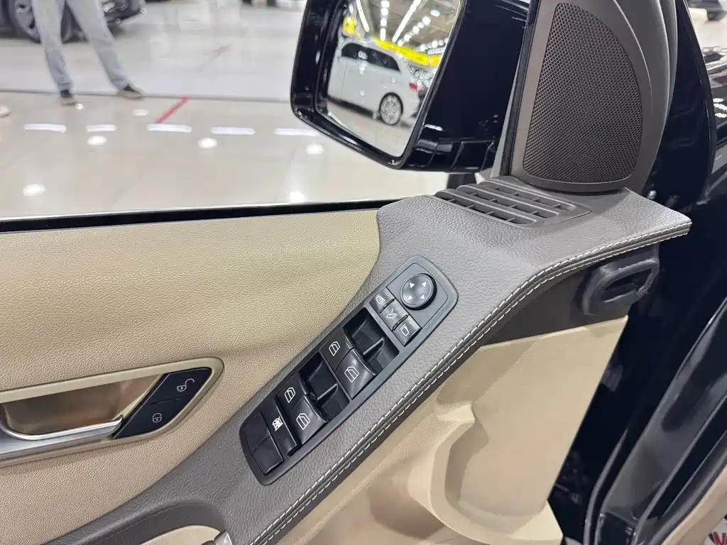 Mercedes-Benz R-Class 2017 — фото 15