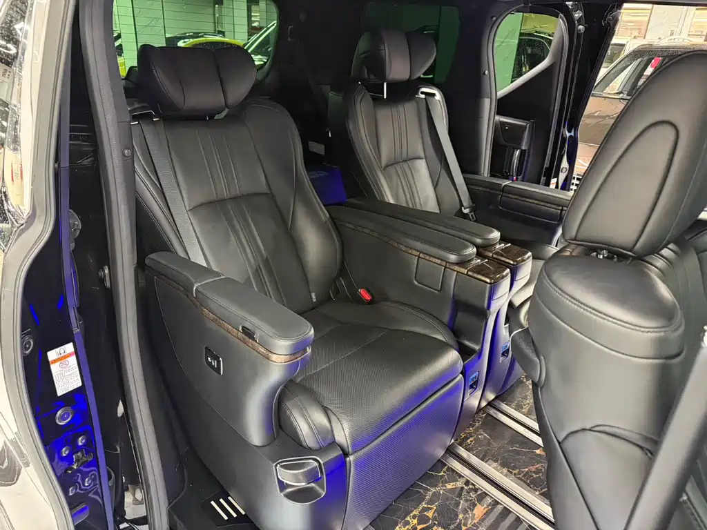 Toyota Vellfire 2021 — фото 11