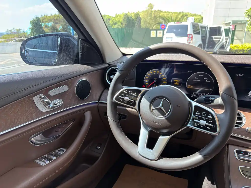 Mercedes-Benz E-Class 2020 — фото 20