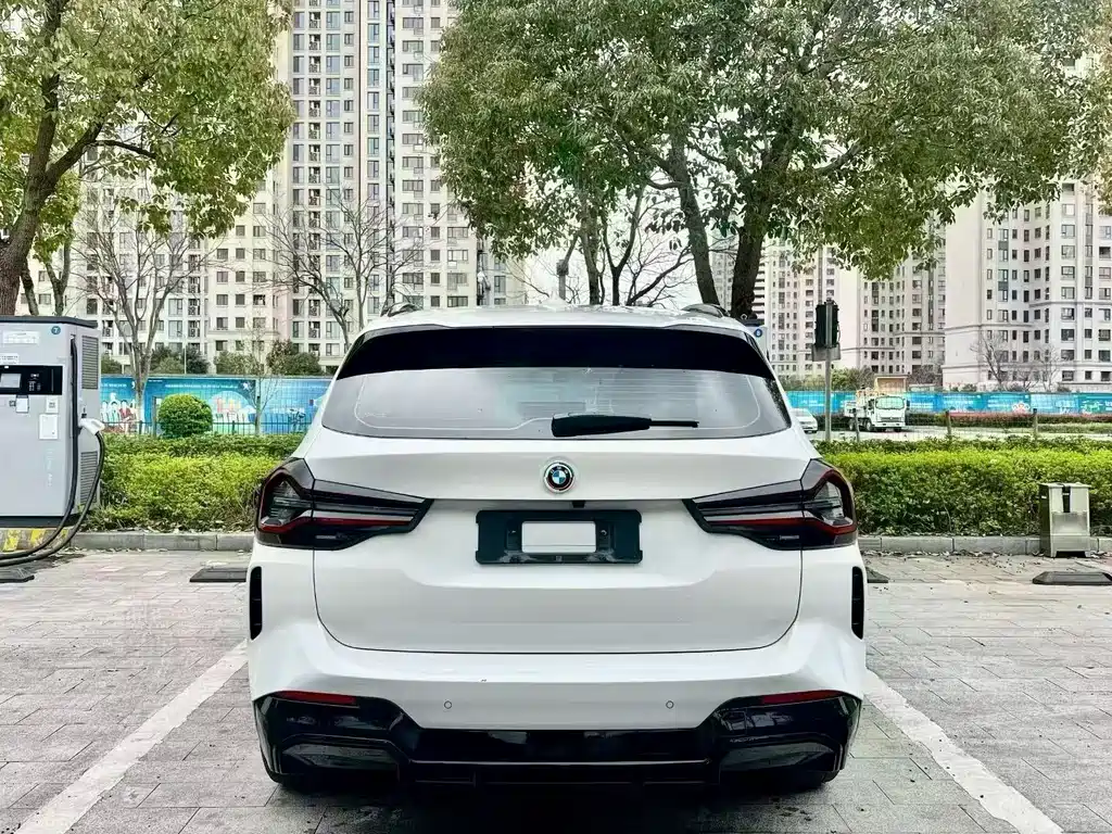BMW iX3 2022 — фото 18