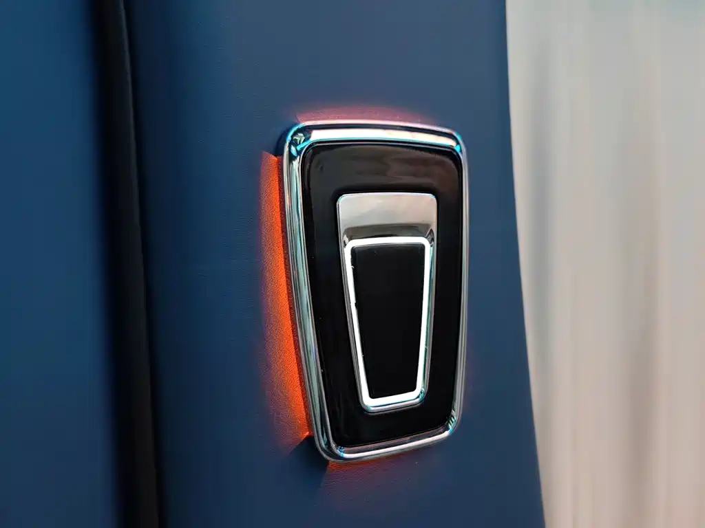 Mercedes-Benz V-Class 2023 — фото 23