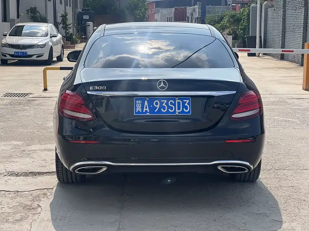 Mercedes-Benz E-Class 2020 — фото 15