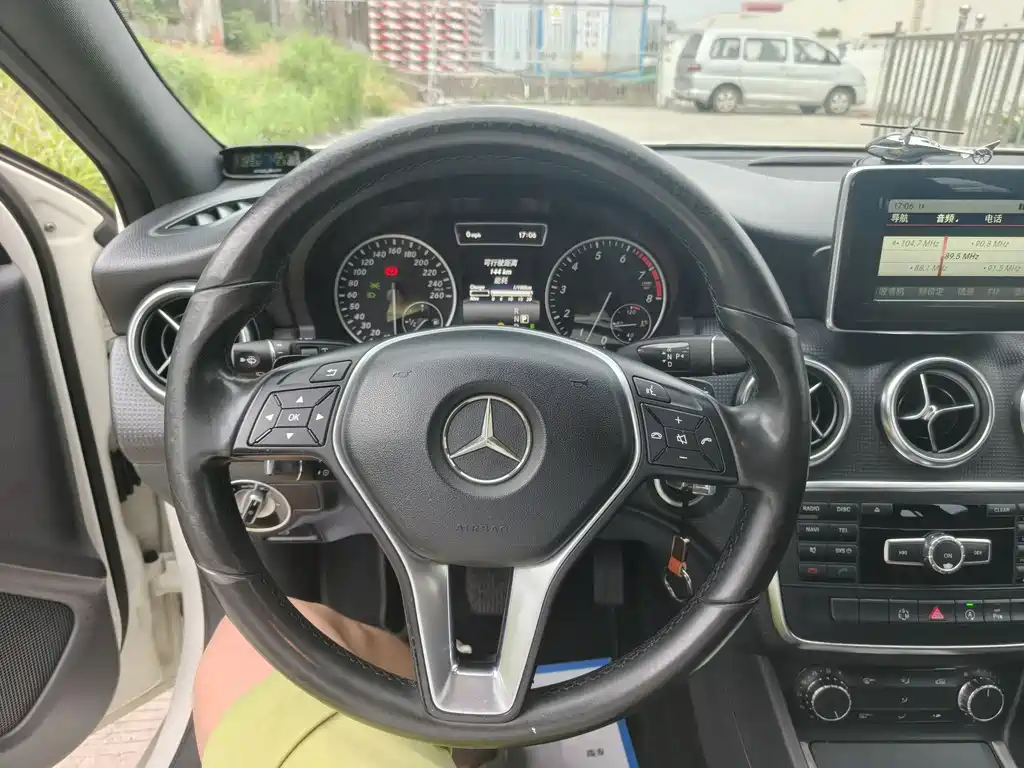 Mercedes-Benz A-Class 2015 — фото 8