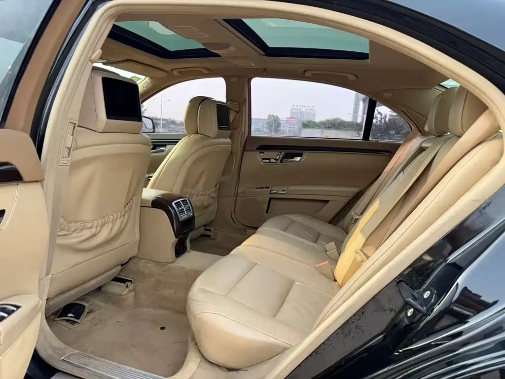 Mercedes-Benz S-Class 2012