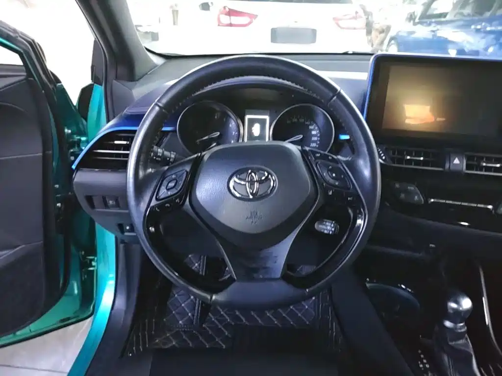 Toyota C-HR 2019 — фото 11