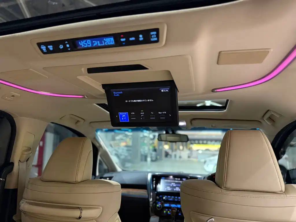 Toyota Alphard 2017 — фото 19