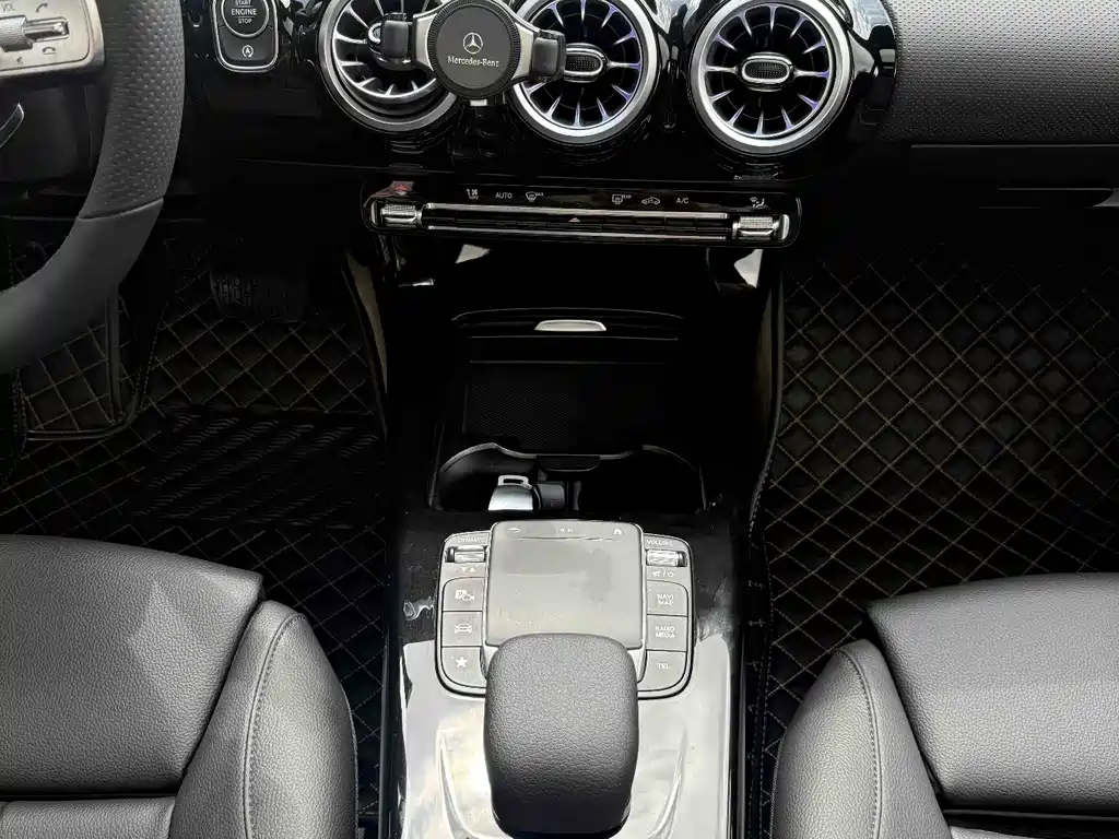 Mercedes-Benz A-Class 2022 — фото 12