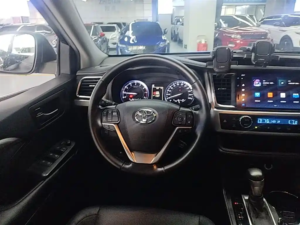 Toyota Highlander 2021 — фото 11