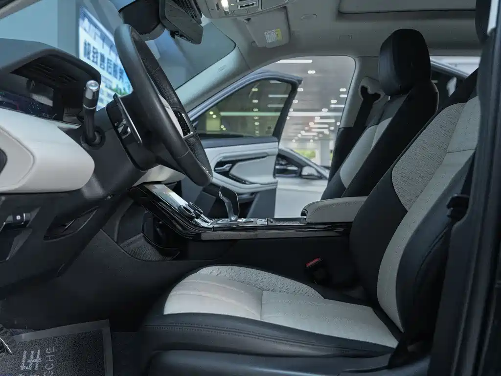 Land Rover Evoque 2023 — фото 10