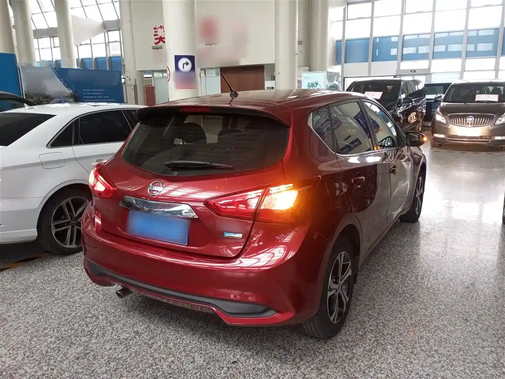 Nissan Tiida 2018 — фото 7