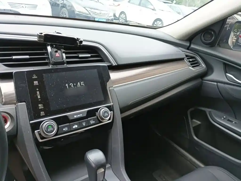 Honda Civic 2021 — фото 10