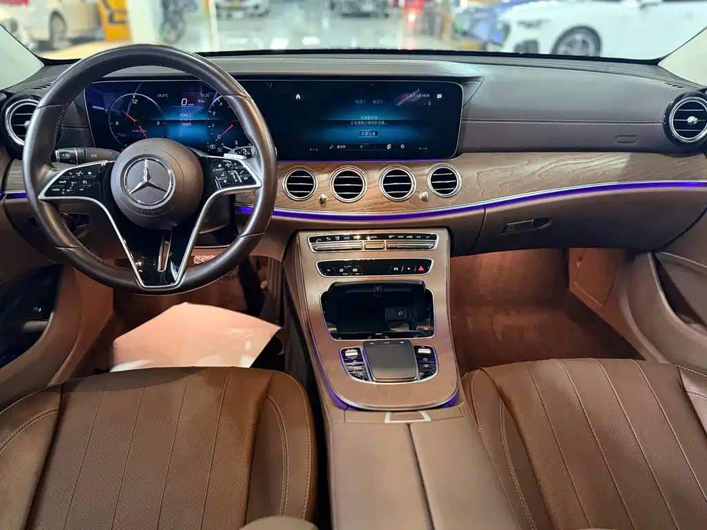 Mercedes-Benz E-Class 2023 — фото 9
