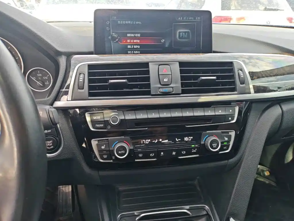 BMW 3 Series 2017 — фото 13