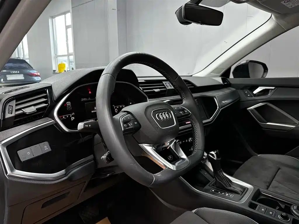 Audi Q3 2022 — фото 13